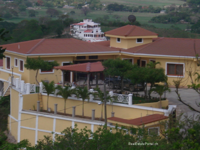 This-home-has-views-of-San-Juan-and-Nacascolo-Bay